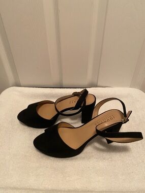 Journee Collection Black Open-Toe Block Heel Sandals…size 9.5